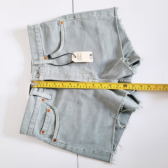 Levi's 501 High Rise Shorts in Lily Pad Green 56327-0413 BNWT - Size 28 - Picture 12 of 13